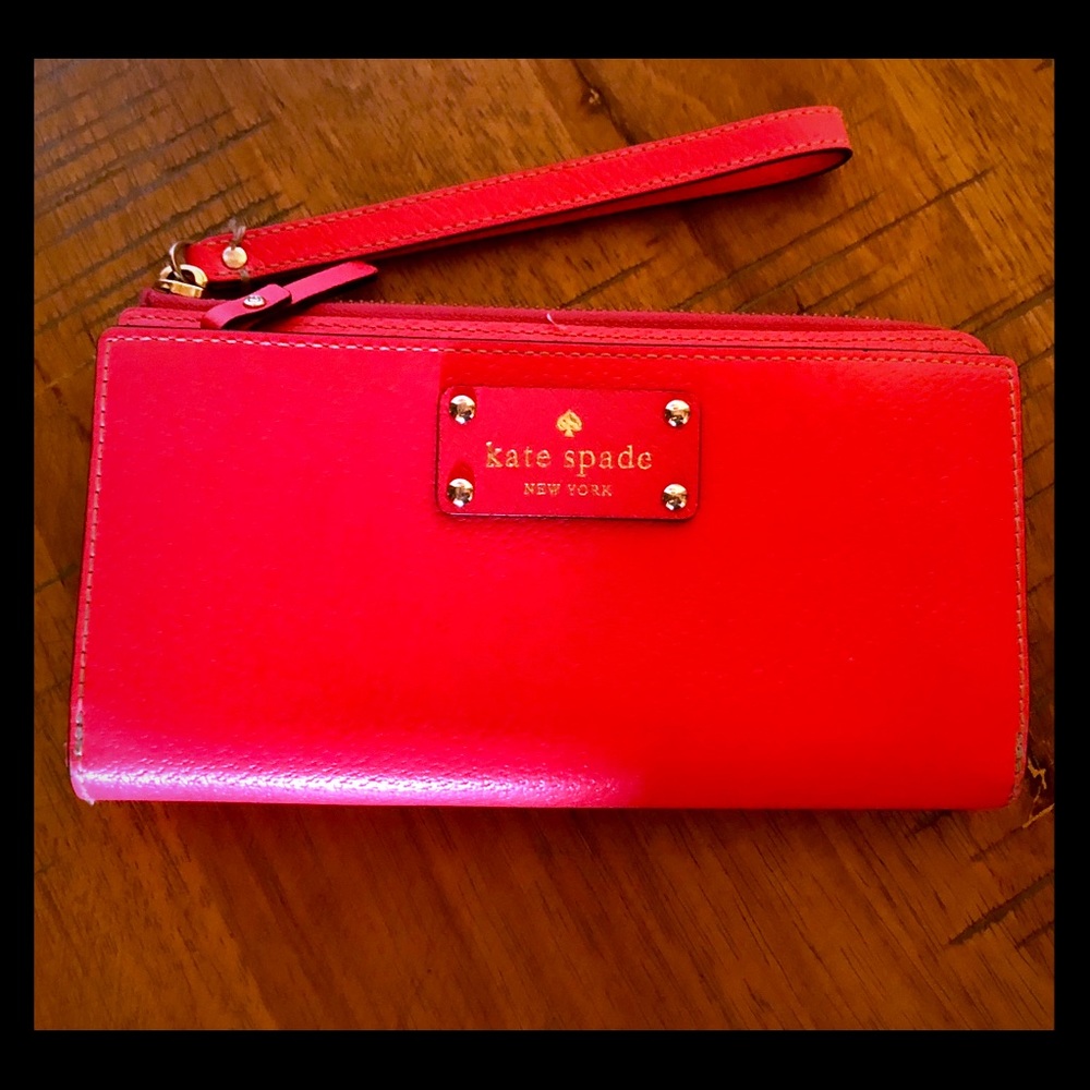 Like New Kate Spade coral wristlet
